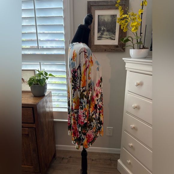 Northstyle V Neck Wildflower, 2X - Picture 2 of 10